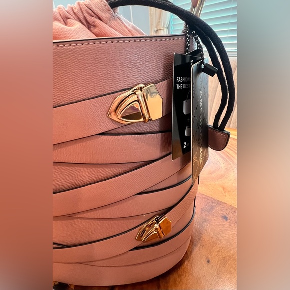 American Bee Bucket Bag in Mauve Pink w Gold Buckles NWT - Picture 15 of 17